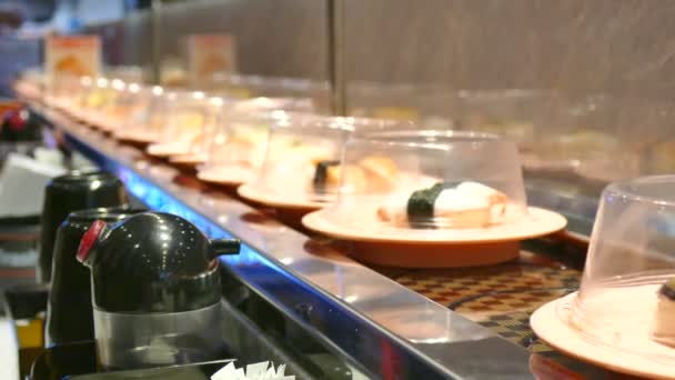 Sushi na Przenośnik taśmowy — Wideo stockowe