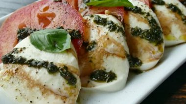 Mozzarella peynirli salata domates