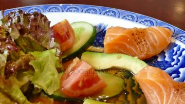 Somon salata avokado 