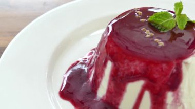 tatlı panna cotta 