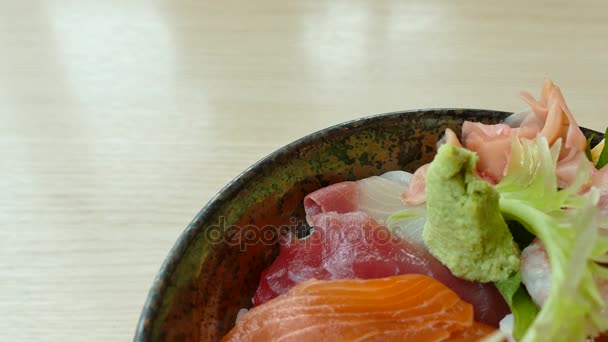 Sushi - japanisches Essen — Stockvideo