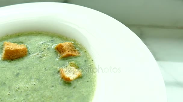 Spinatcremesuppe — Stockvideo