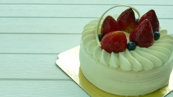 在上面的草莓蛋糕甜点 — 图库视频影像
