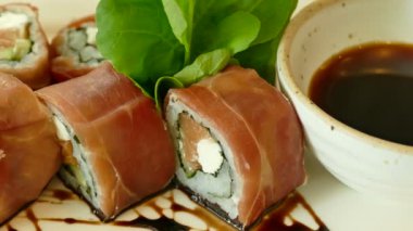 Ton balığı ile taze Sushi