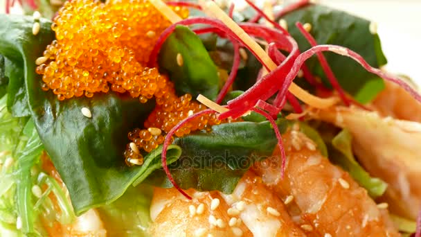 Salade de crevettes grillées — Video