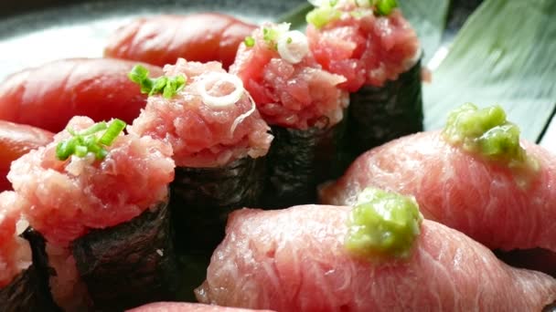 Friss Sushi tonhallal — Stock videók