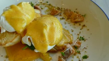 Füme somon Yumurta Benedict