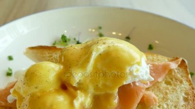 Füme somon Yumurta Benedict