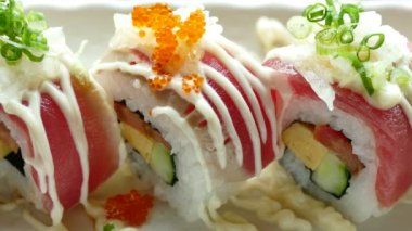 Ham ve taze suşi roll