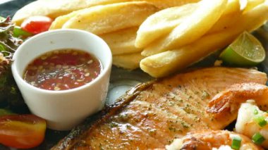 karides ızgara somon steak