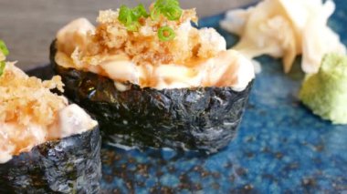 Ham ve taze suşi roll