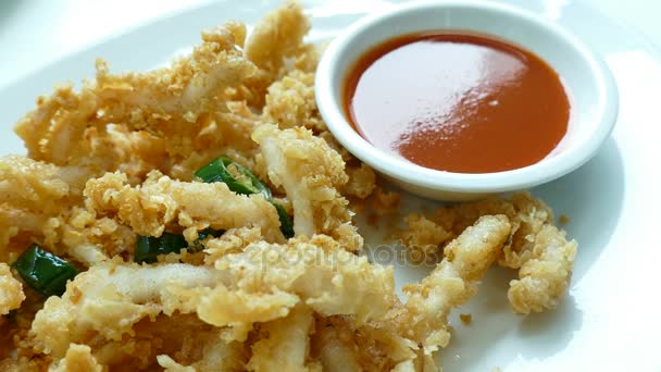 Calamari fritti con salsa — Video Stock