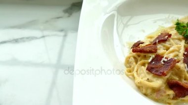 Peynir ve pastırma ile makarna