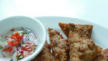 Kıyılmış domuz soslu