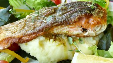 Sebzeli ızgara balık