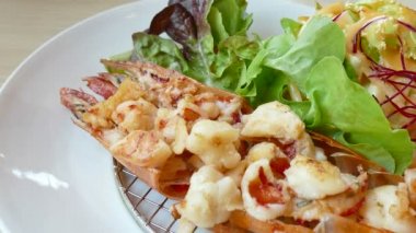 kızarmış karides ile lezzetli yemek