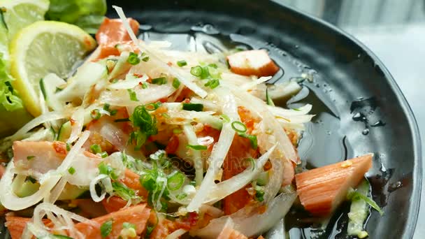 Baharatlı Yengeç sopa salatası — Stok video