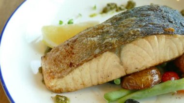 Izgara somon eti biftek