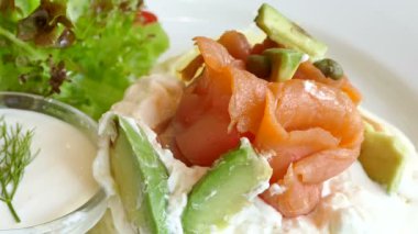 Somon füme gözleme