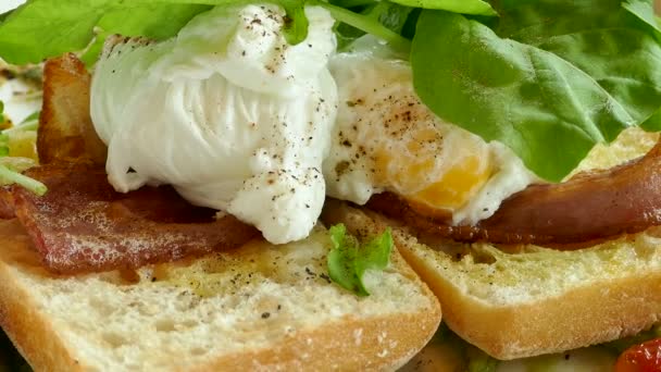 Eggs Benedict with Bacon — Stock Video