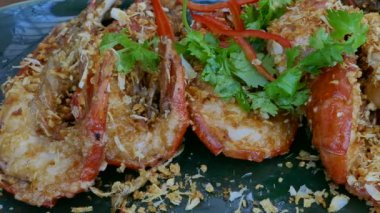 Taze salata ızgara karides