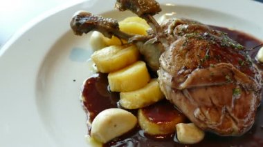 Lezzetli ördek confit