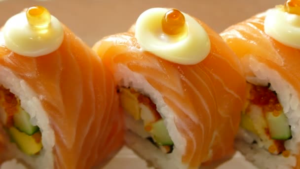 Sushi - japanisches Essen — Stockvideo