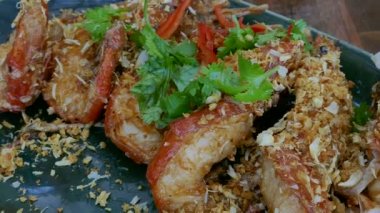 Sarımsak ve biber karides