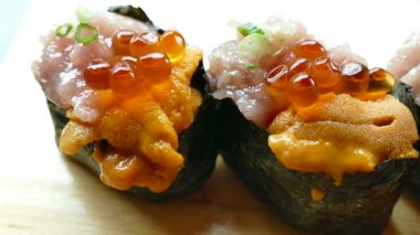 Roe ve balık ile rulo