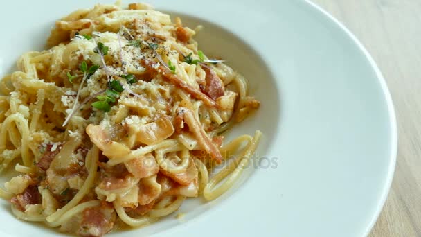 Spaghetti med kött och grönt — Stockvideo