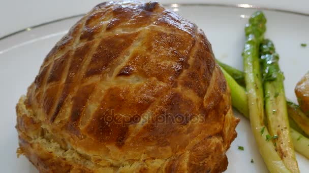 Meat pie with vegetables — Stock Video