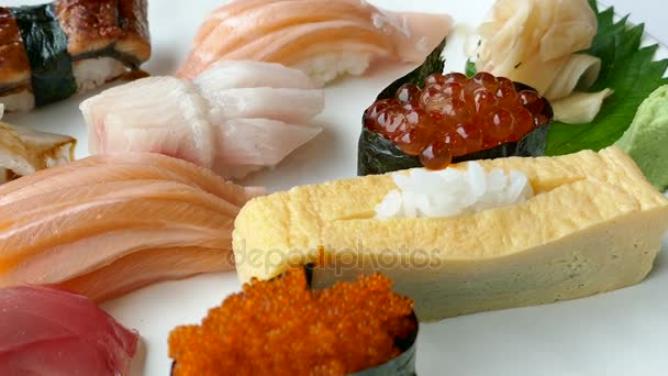 Японский свежий суши — стоковое видео