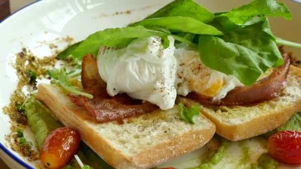 Eggs Benedict with Bacon — Stock Video