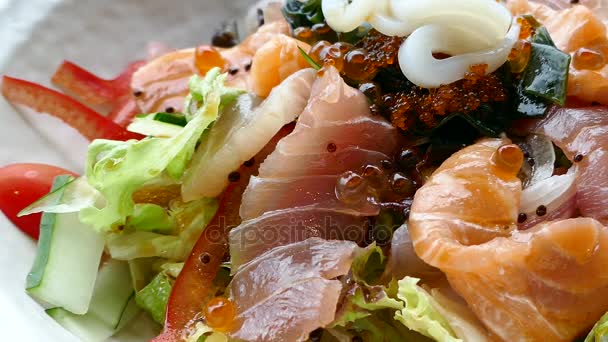 Ensalada Sashimi japonés — Vídeos de Stock