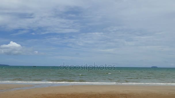  Mer tropicale et plage 