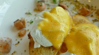 Füme somon Yumurta Benedict