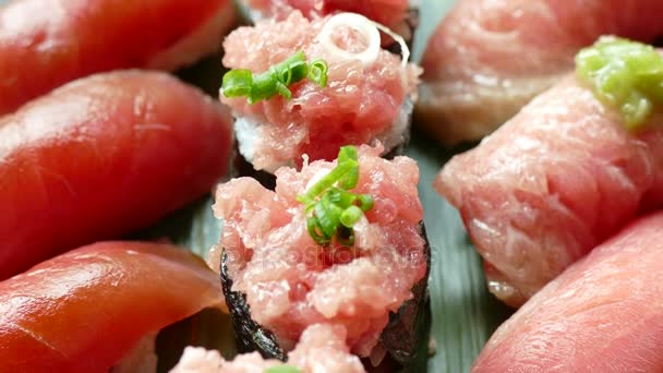Japanisches frisches Sushi — Stockvideo