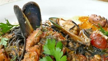 Spagetti Baharatlı deniz ürünleri