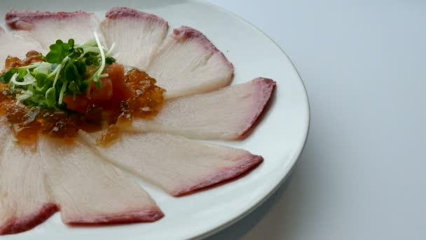 Carpaccio de atún fresco — Vídeos de Stock