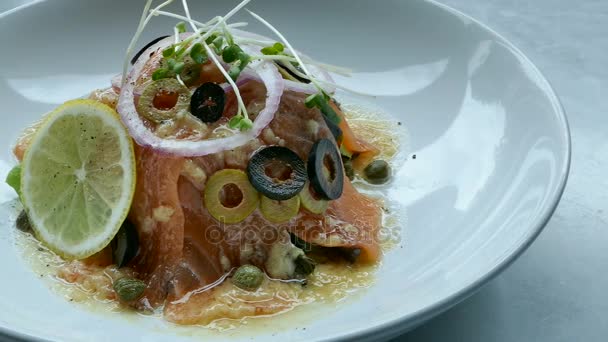 Pikantní salát z lososa — Stock video
