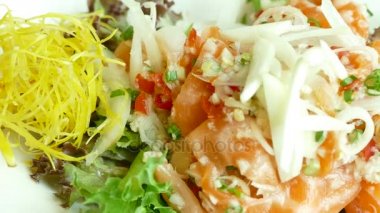 baharatlı salata somon