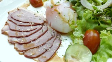 Sebze salatası ördek