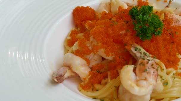 Delicious seafood pasta — Stock Video