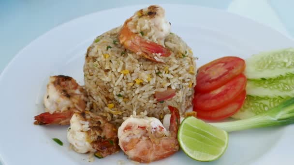 Fried rice with shrimp on top — Stock Video
