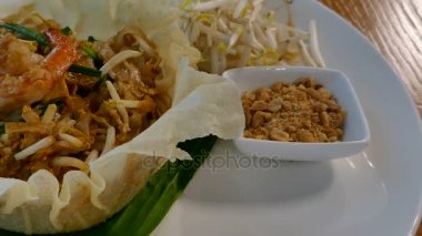 Karides ile pad Thai 