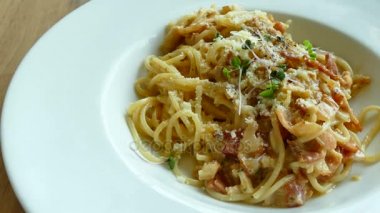 Leziz spagetti carbonara