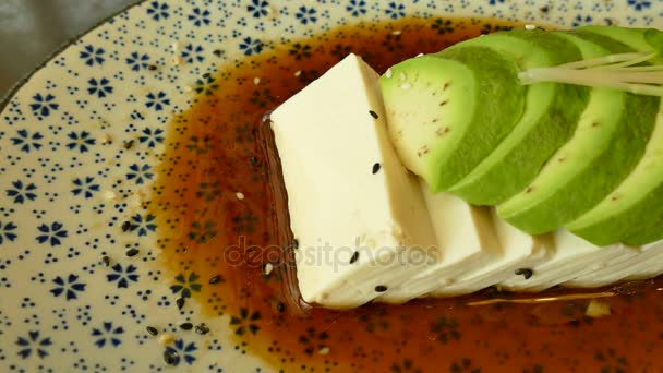 Avocado e tofu affettati — Video Stock