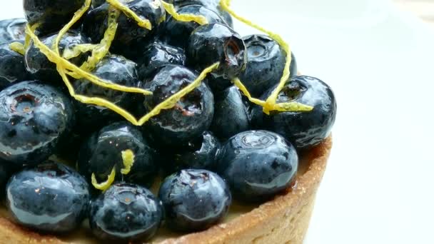 Tart with fresh blueberries — Stock Video