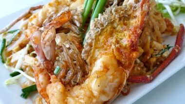 Karides ile pad Thai