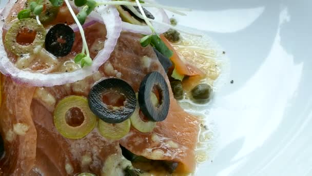 Carpaccio di salmone saporito — Video Stock